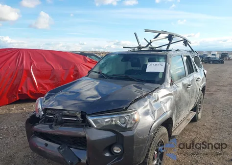 2021 Toyota 4Runner Sr5 Premium z USA, uszkodzony, nr VIN JTENU5JR1M5962753